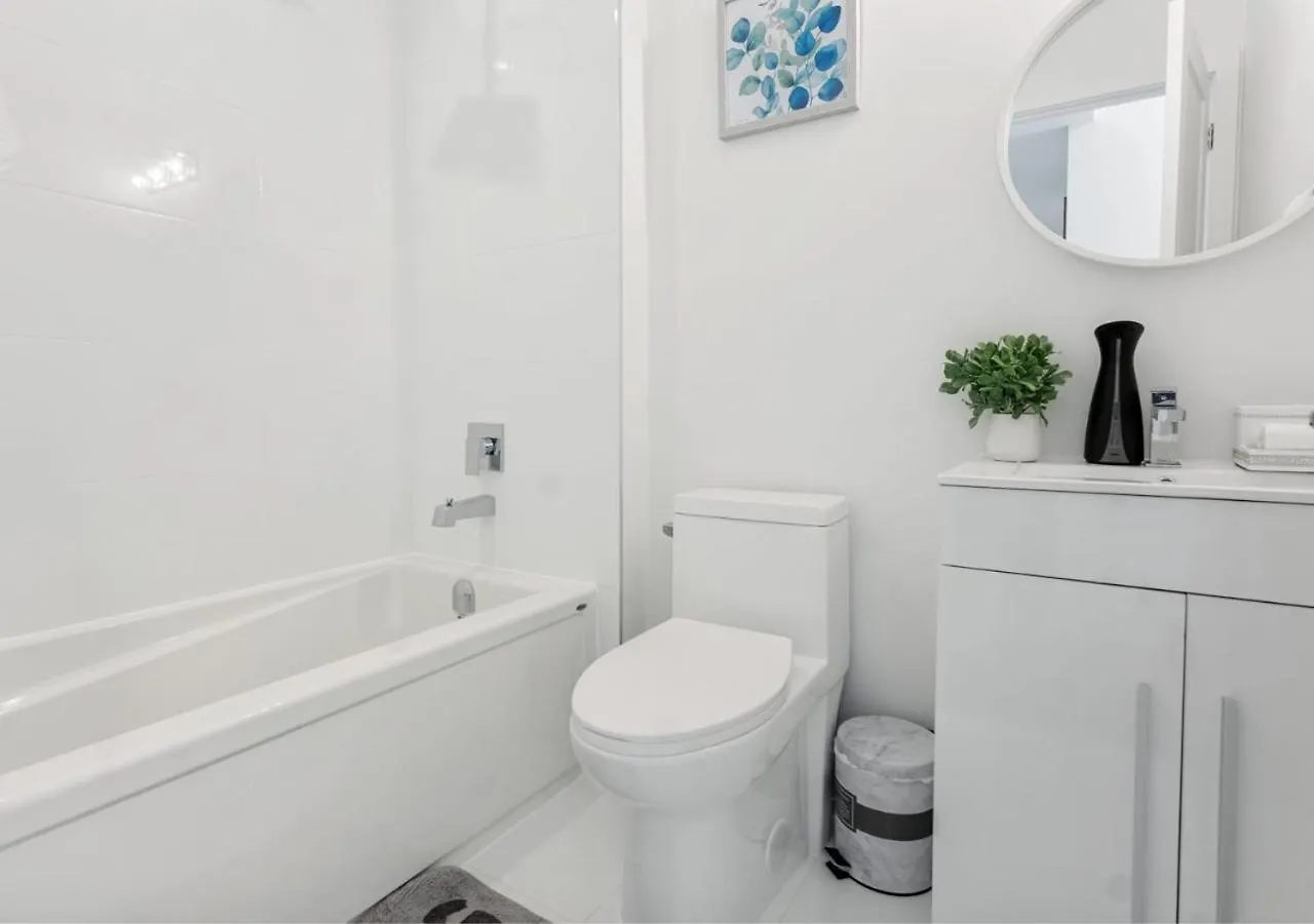 Apartment Entire Luxury Suite 4Mins To Falls Niagara Falls
